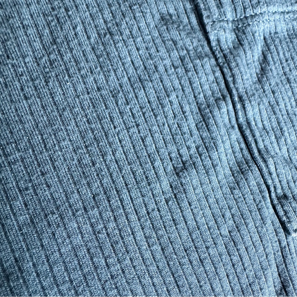 Kate Quinn • Ribbed Tee - Picture 4 of 5
